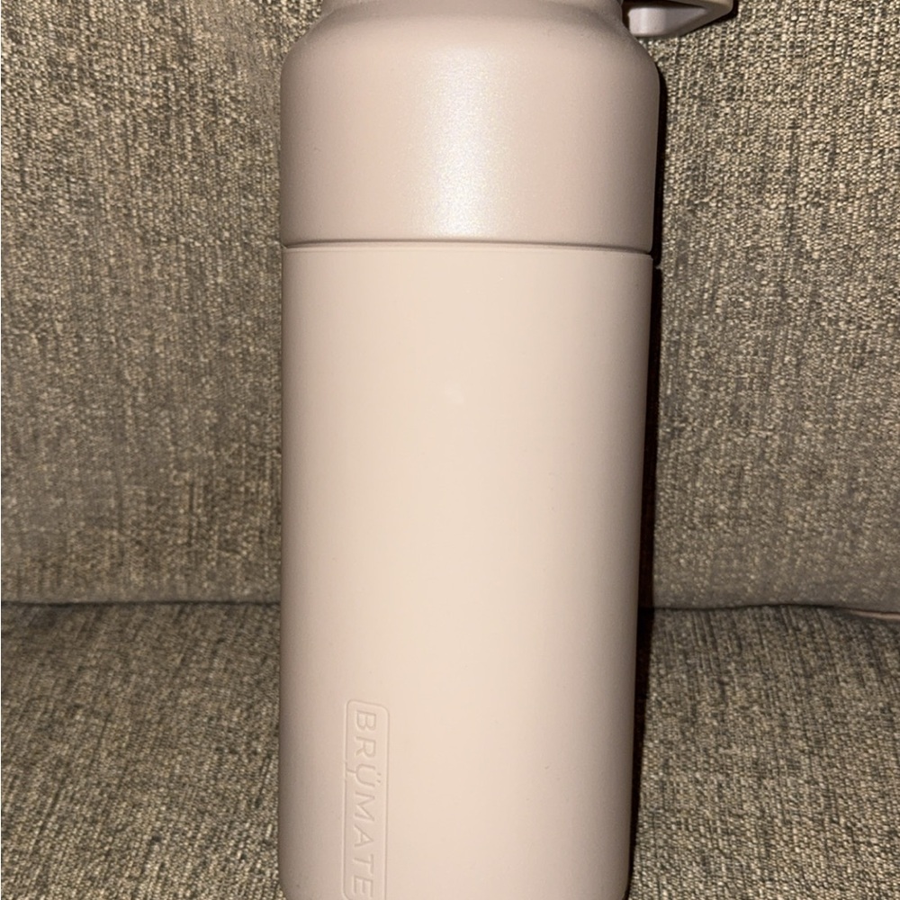 BrüMate rotera 35oz water bottle